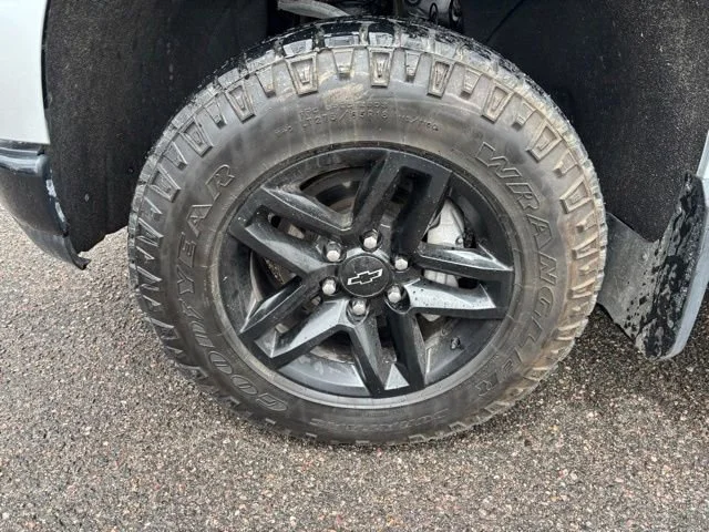 Used 2022 Silver Ice Metallic Chevrolet LT Trail Boss image 10