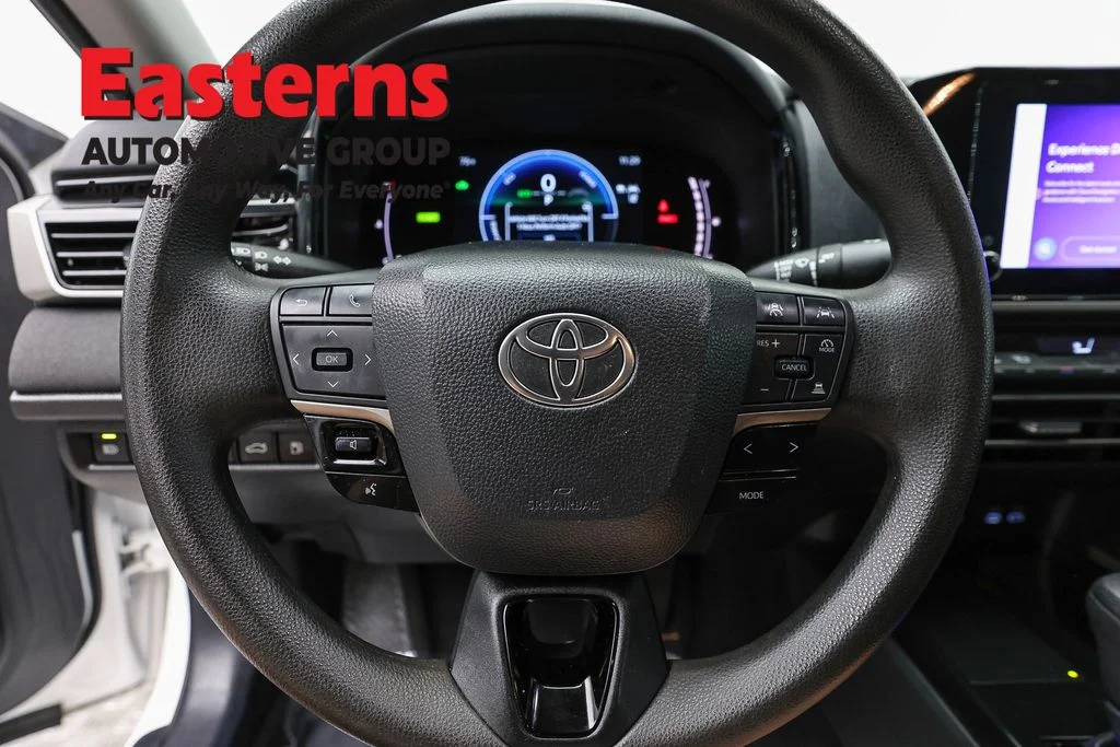 Used 2025 White Toyota LE image 10