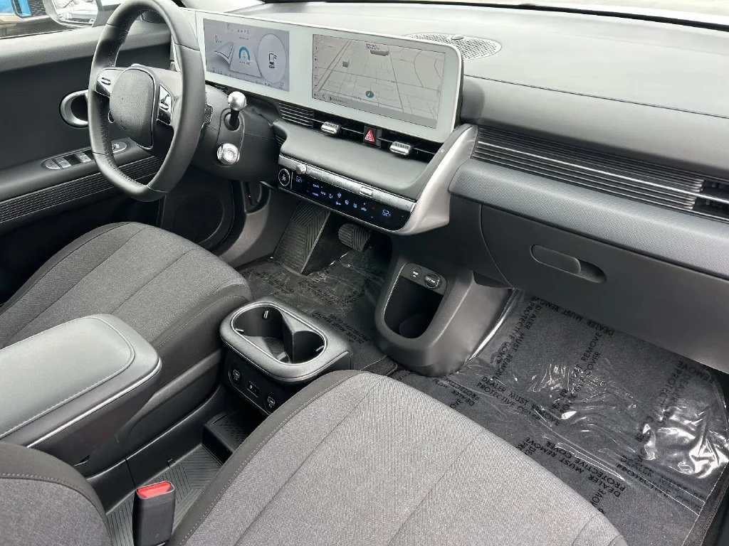 Used 2024 White Hyundai SEL image 8