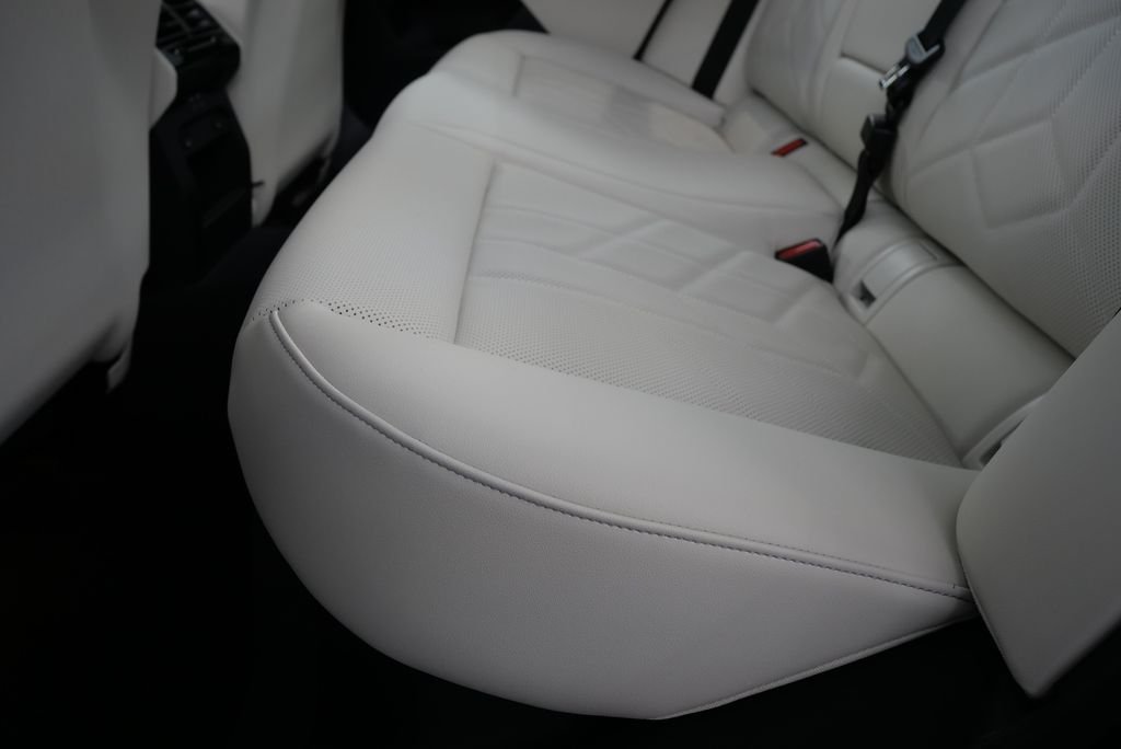 2025 BMW 5 Series 530i - Photo 16