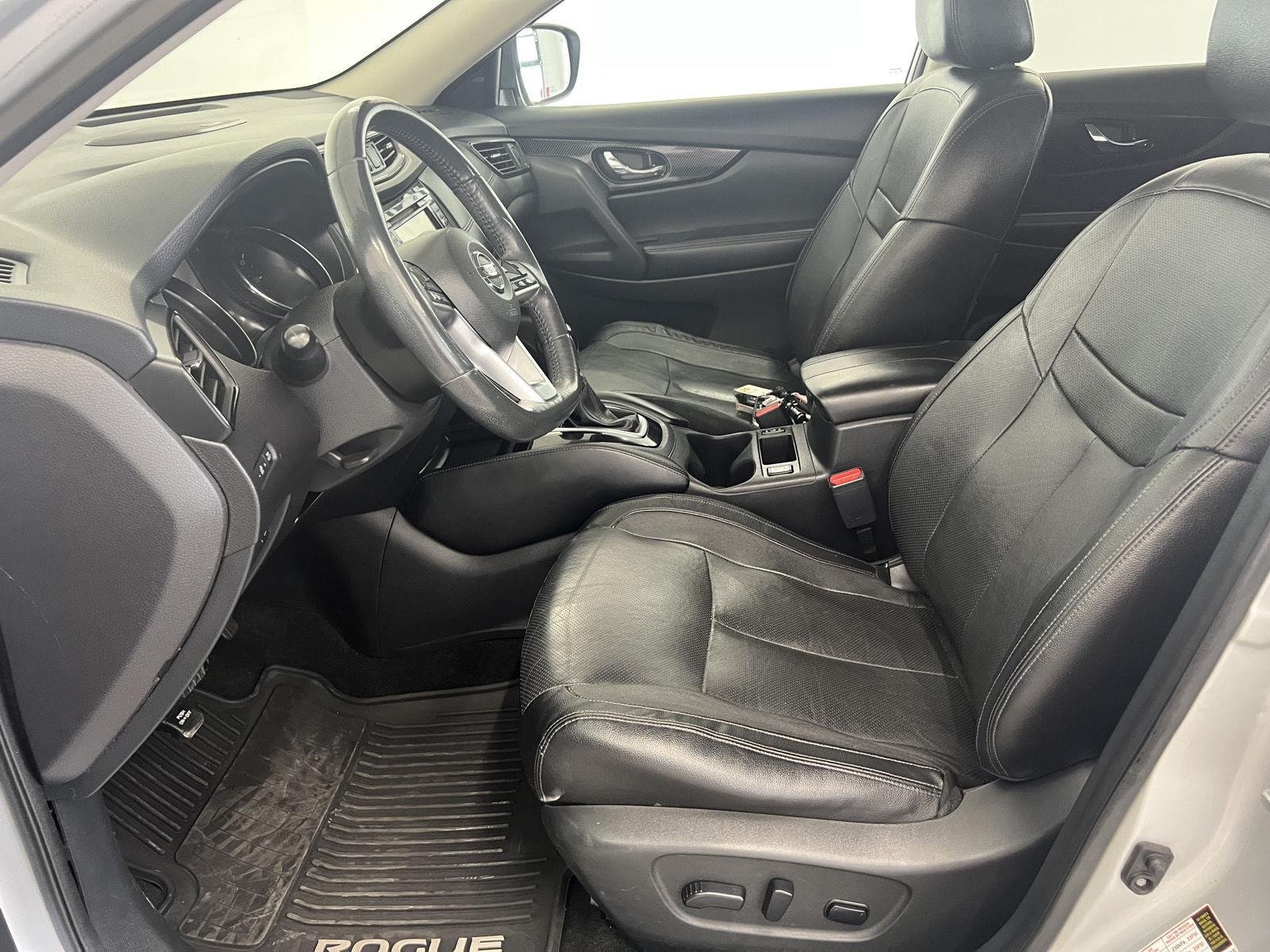 Used 2017 Brilliant Silver Nissan SL image 3