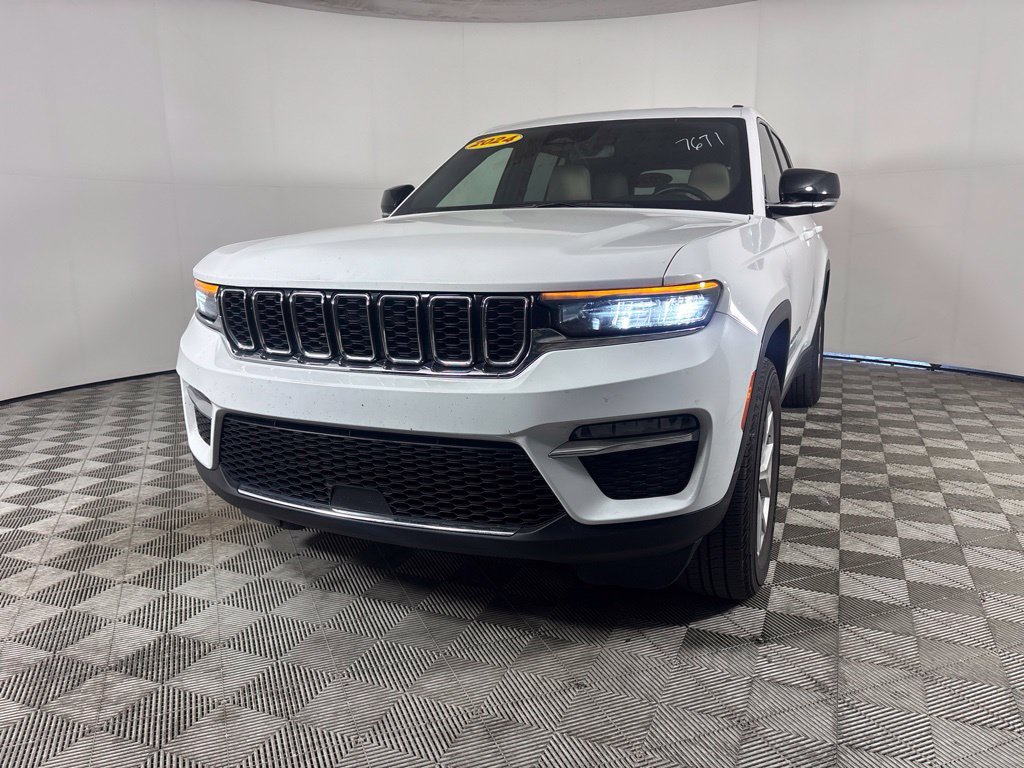Used 2024 White Jeep Limited image 7