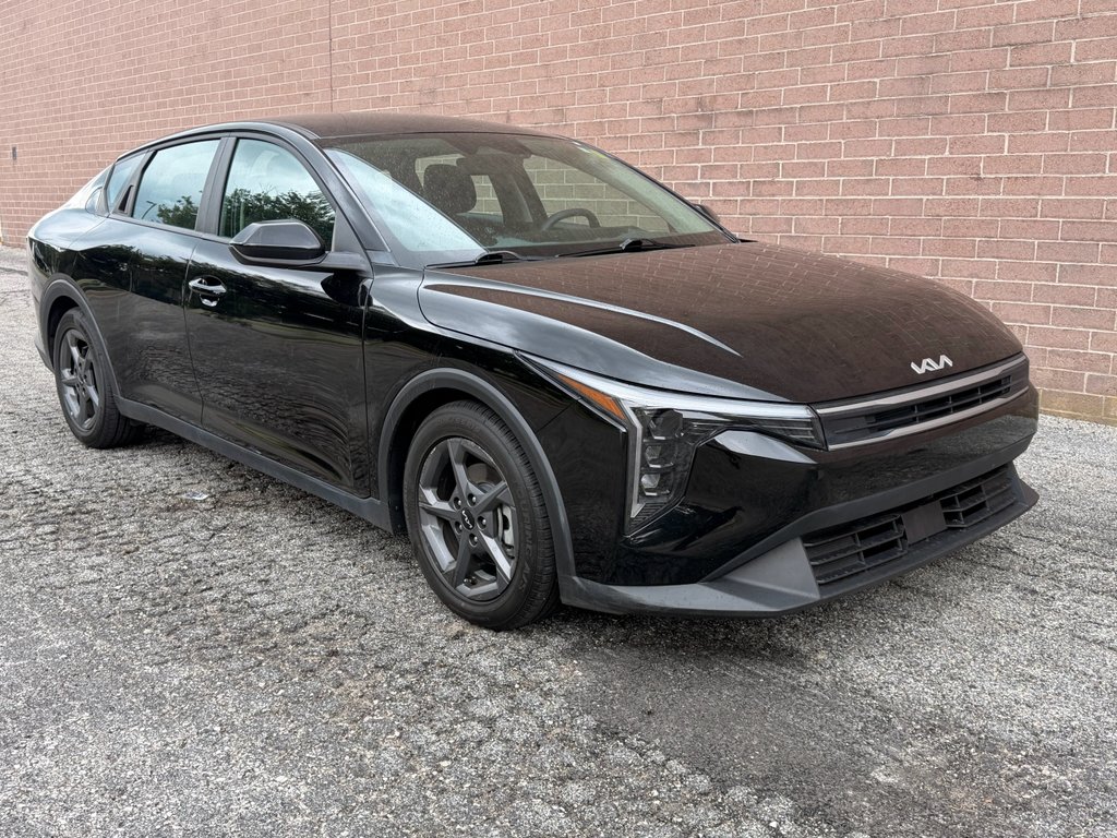 Used 2025 Aurora Black Pearl Kia LXS image 7