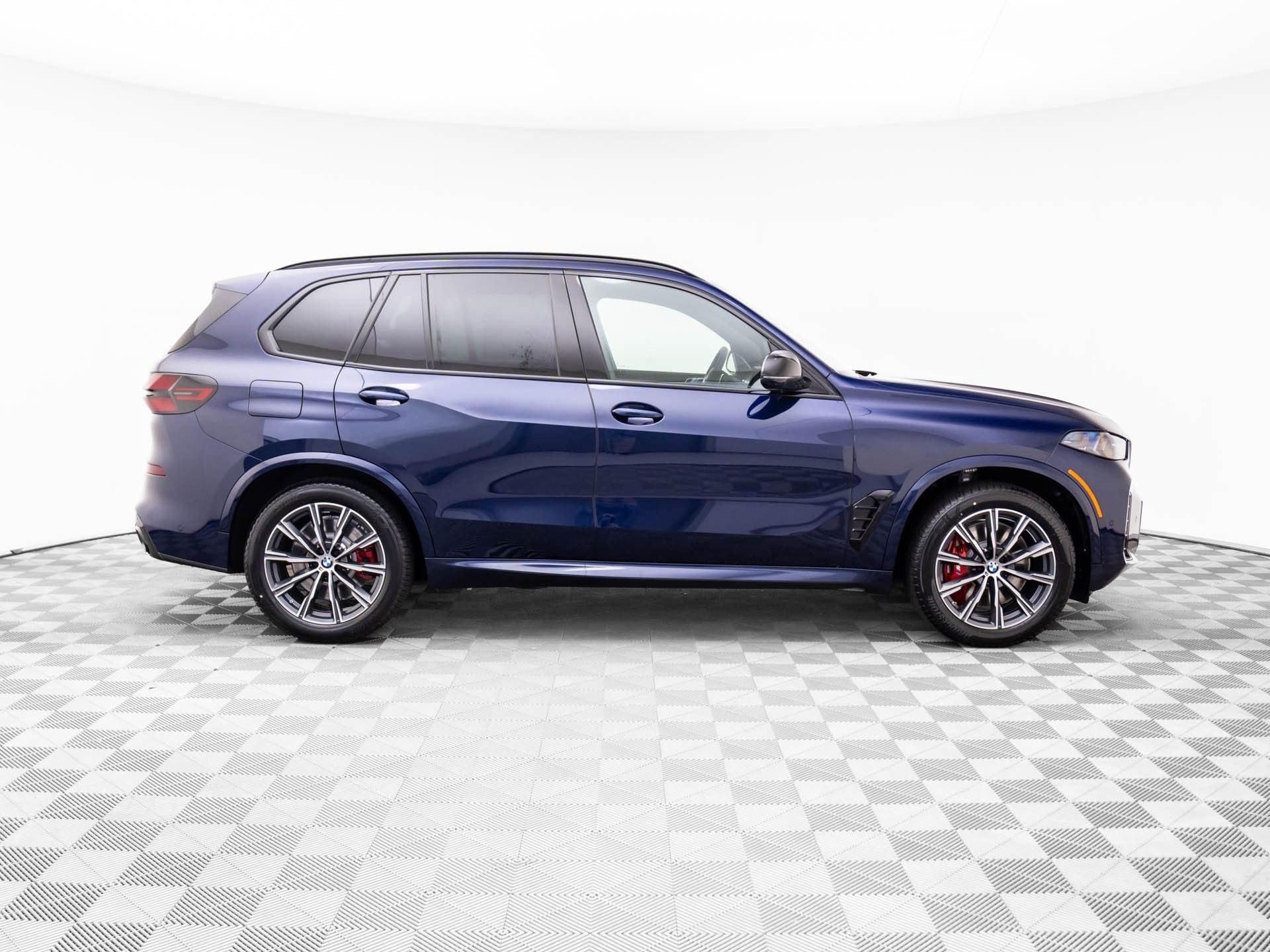 New 2026 Tanzanite Blue II Metallic BMW M60i image 7
