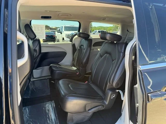 Used 2023 Black Chrysler Touring L image 31