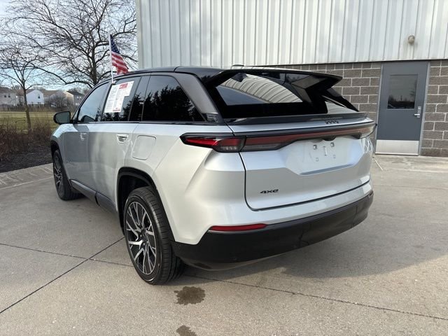 Used 2025 Silver Zynith Clearcoat Jeep Limited image 9
