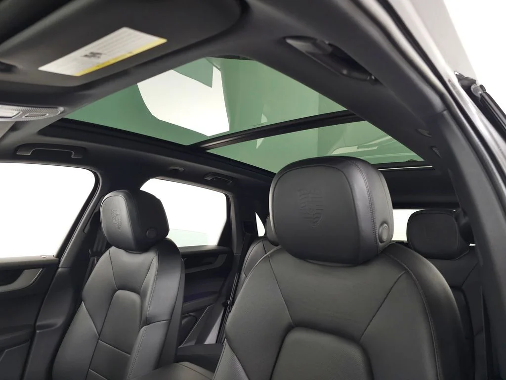 Used 2025  Porsche Base image 19