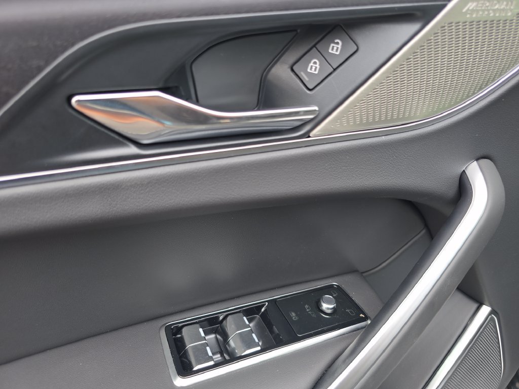 2026 Jaguar F-Pace R-Dynamic S - Photo 31