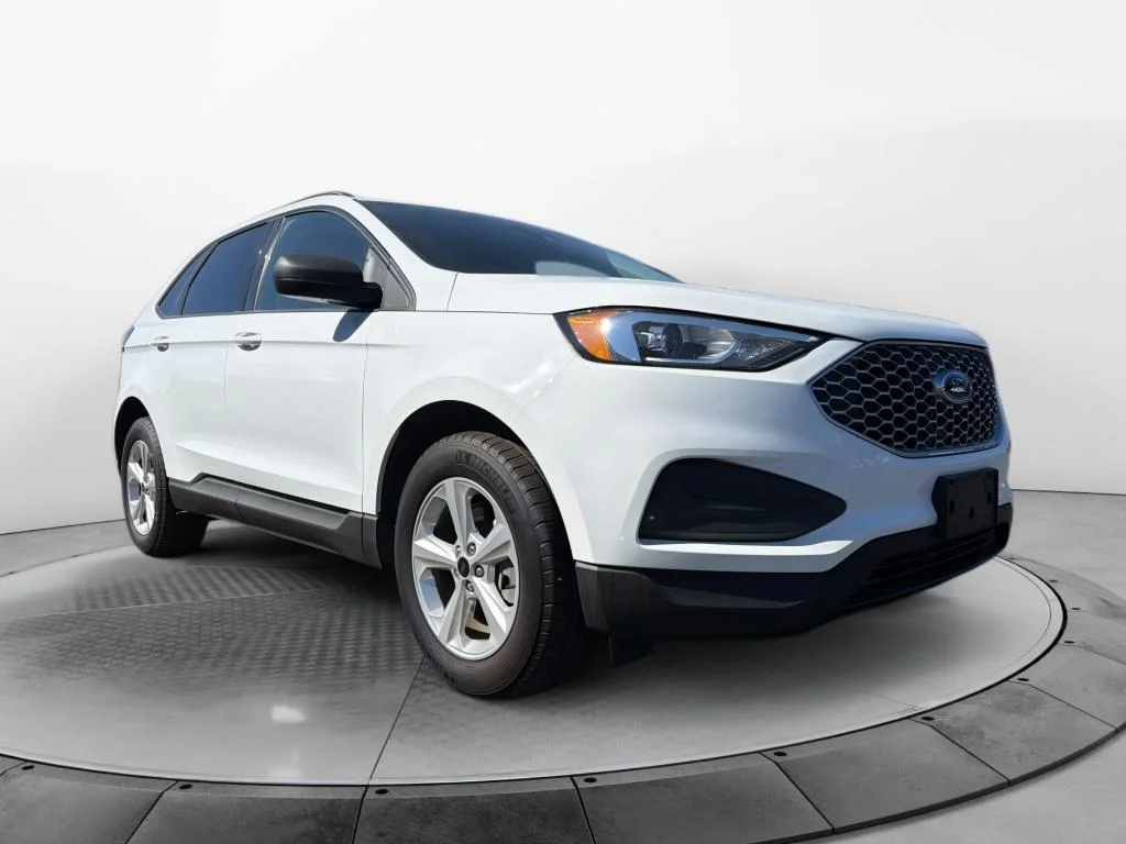 Certified Used 2024 Oxford White Ford SE image 4