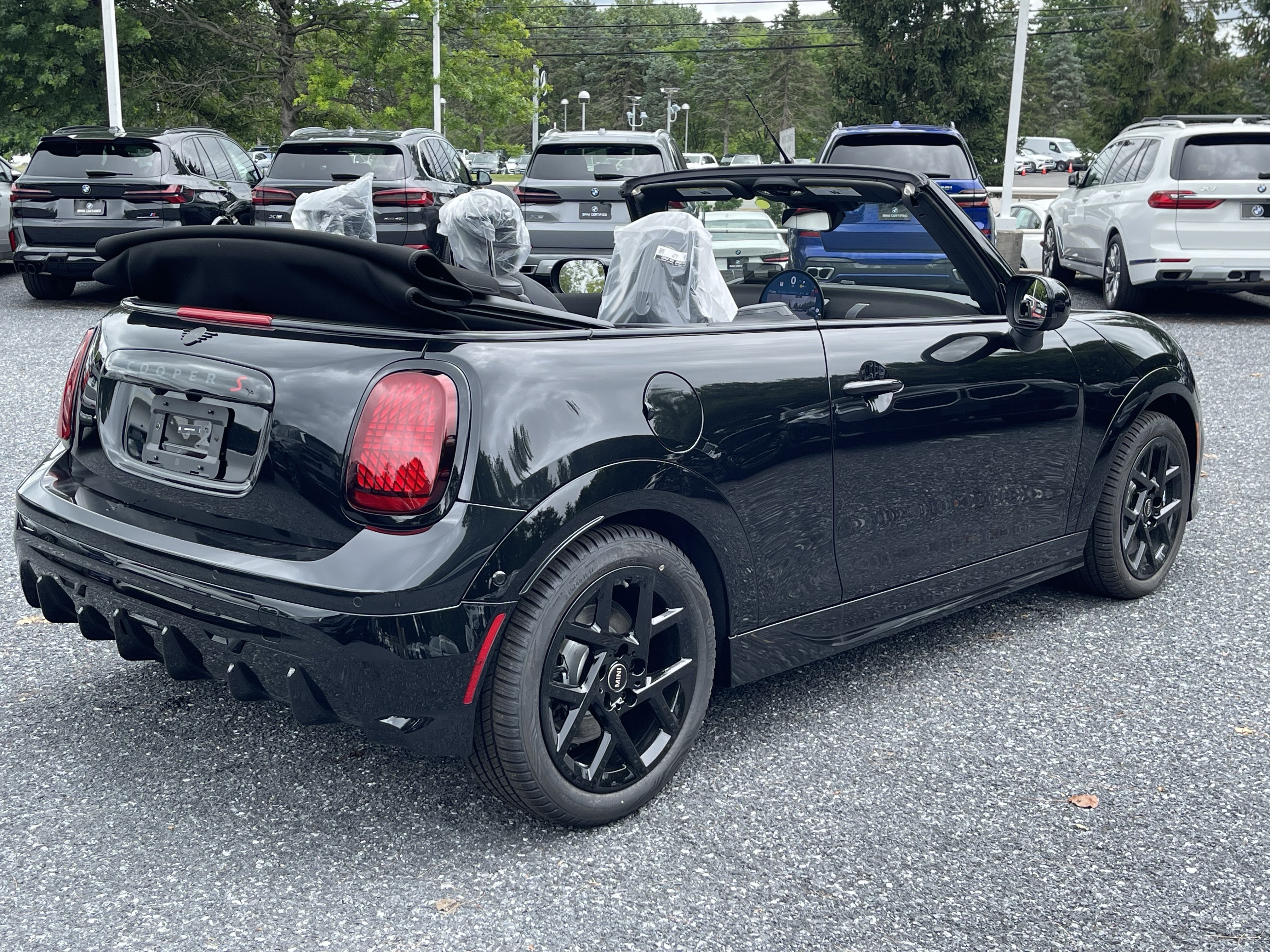 New 2026 Midnight Black II Metallic MINI Iconic image 6