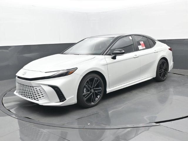 New 2026 Wind Chill Pearl/Black Toyota XSE image 22