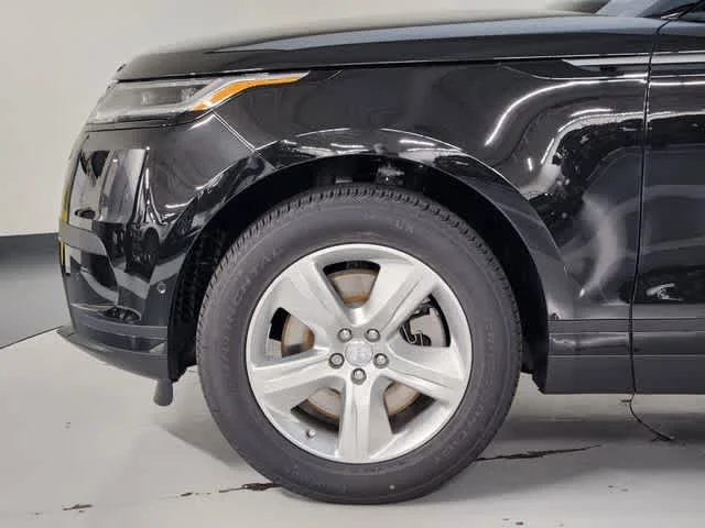 New 2026 Santorini Black Metallic Land Rover S image 17