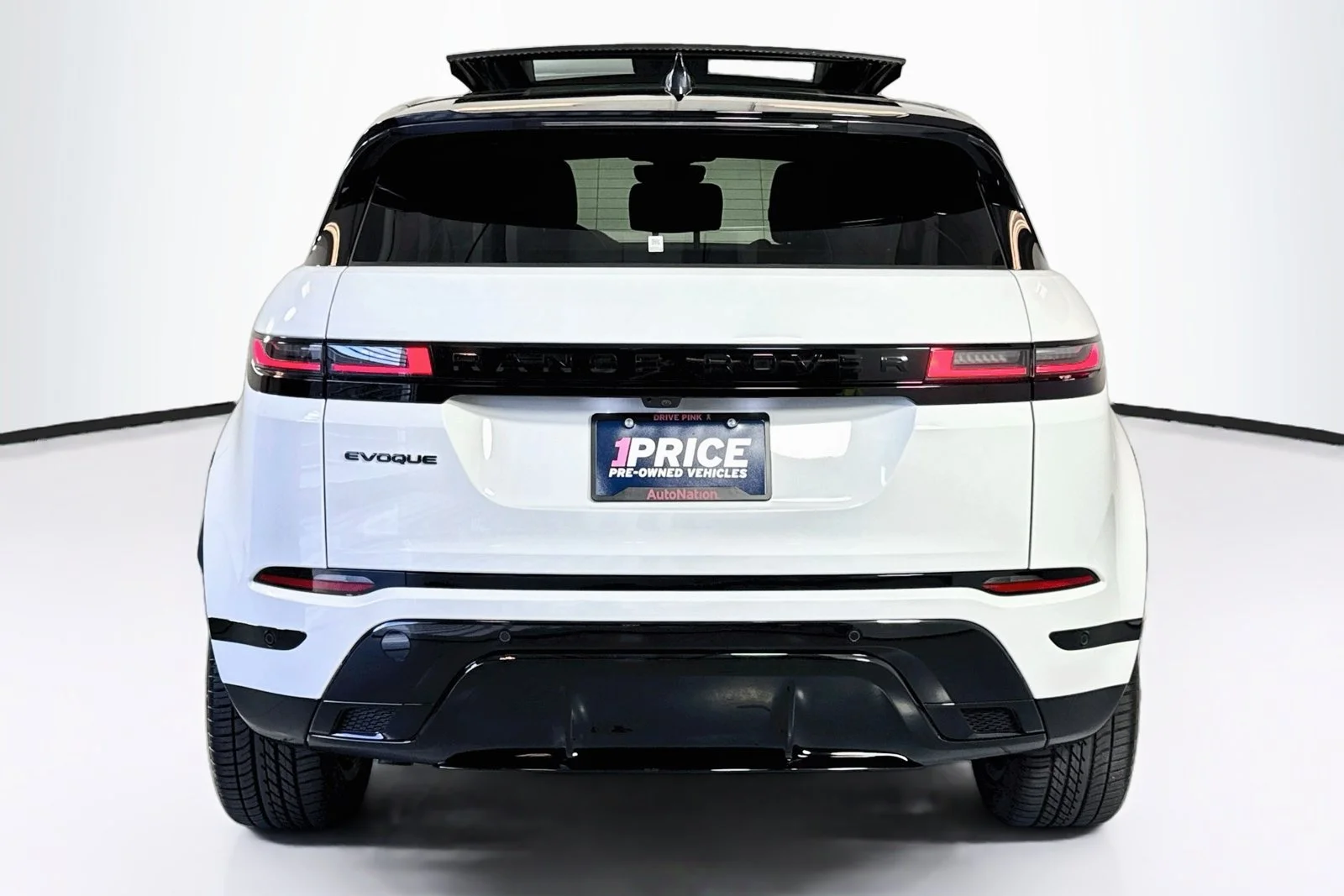 Used 2024 Fuji White Land Rover Dynamic SE image 6