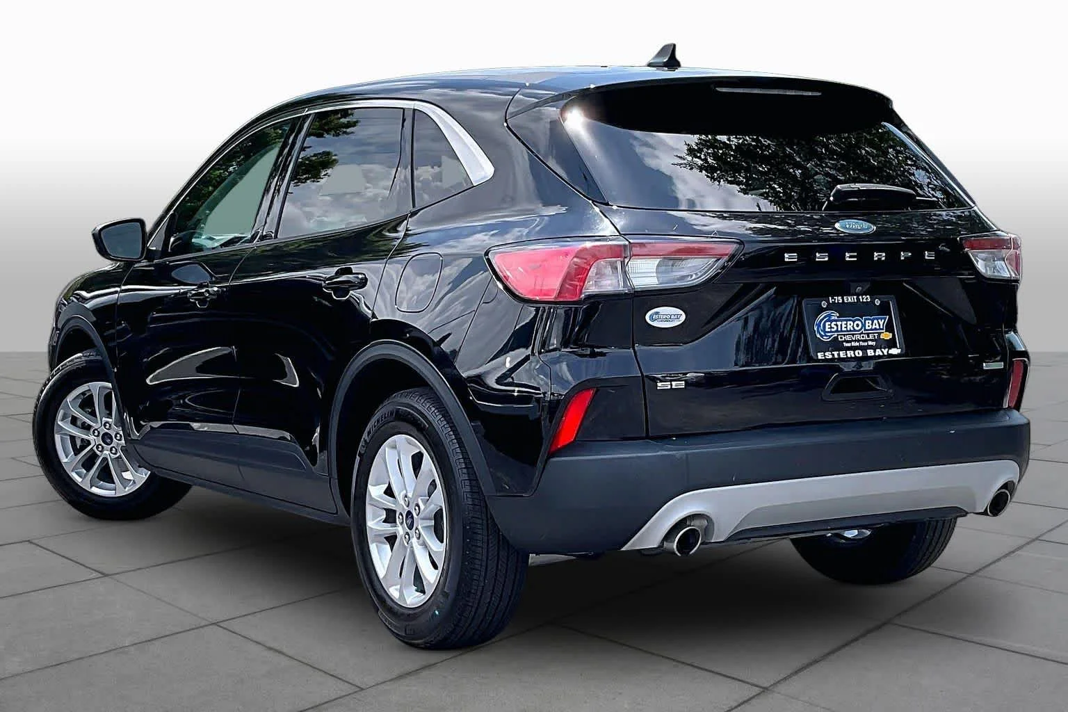 Used 2021 Agate Black Metallic Ford SE image 13