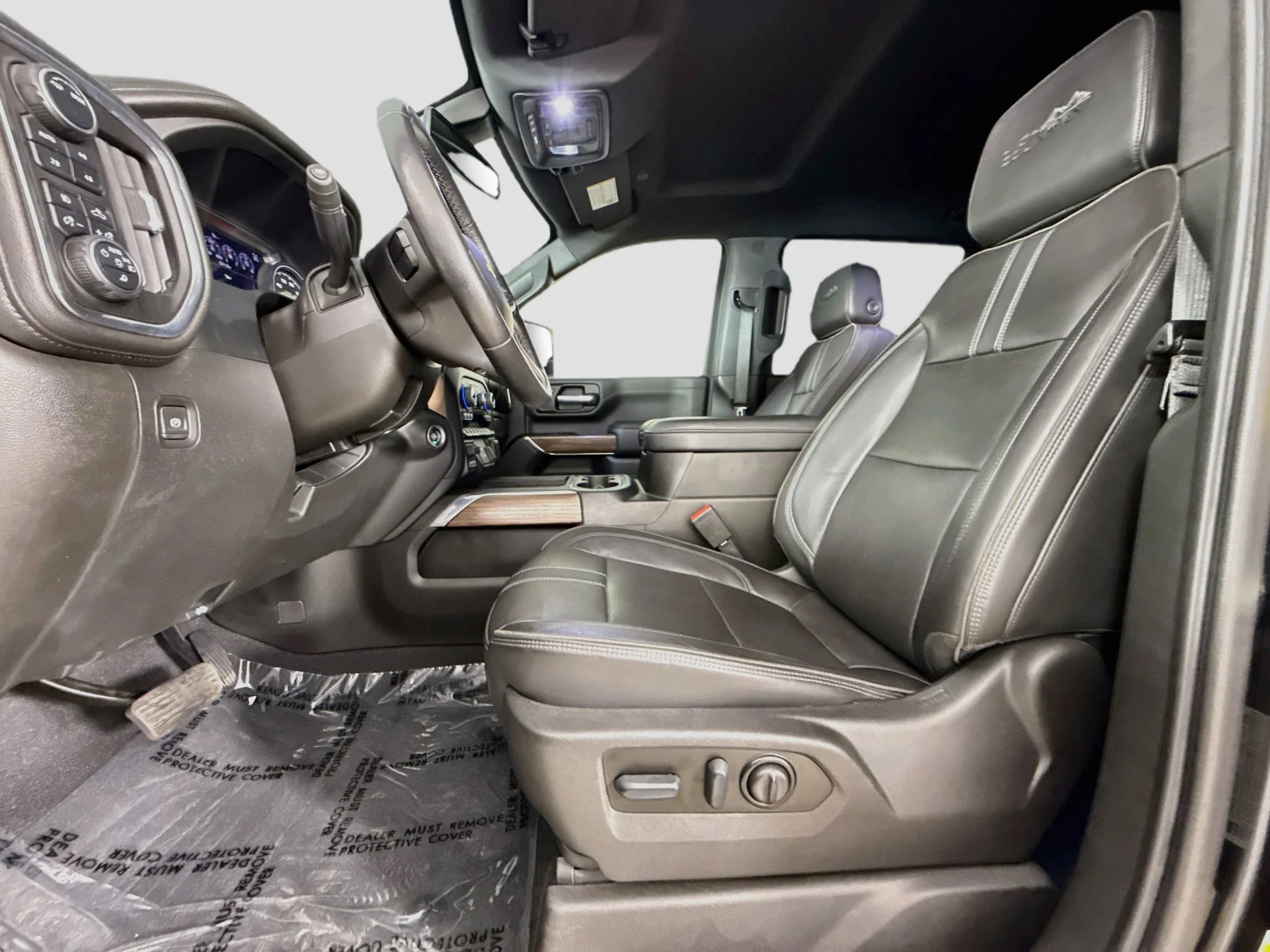 Used 2022 MOSAIC BLACK METALLIC Chevrolet High Country image 23