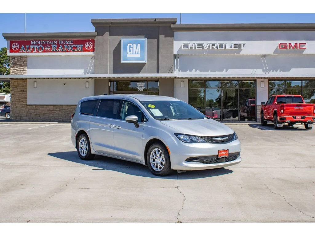 Used 2023 Silver Mist Clearcoat Chrysler LX image 1