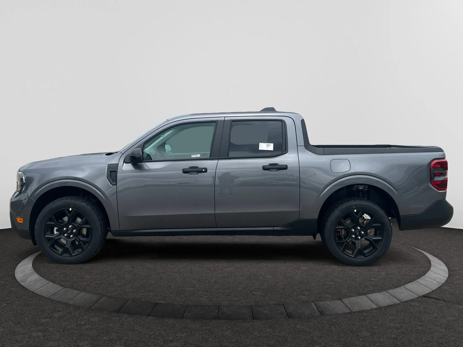 New 2026 Carbonized Grey Metallic Ford XLT image 2