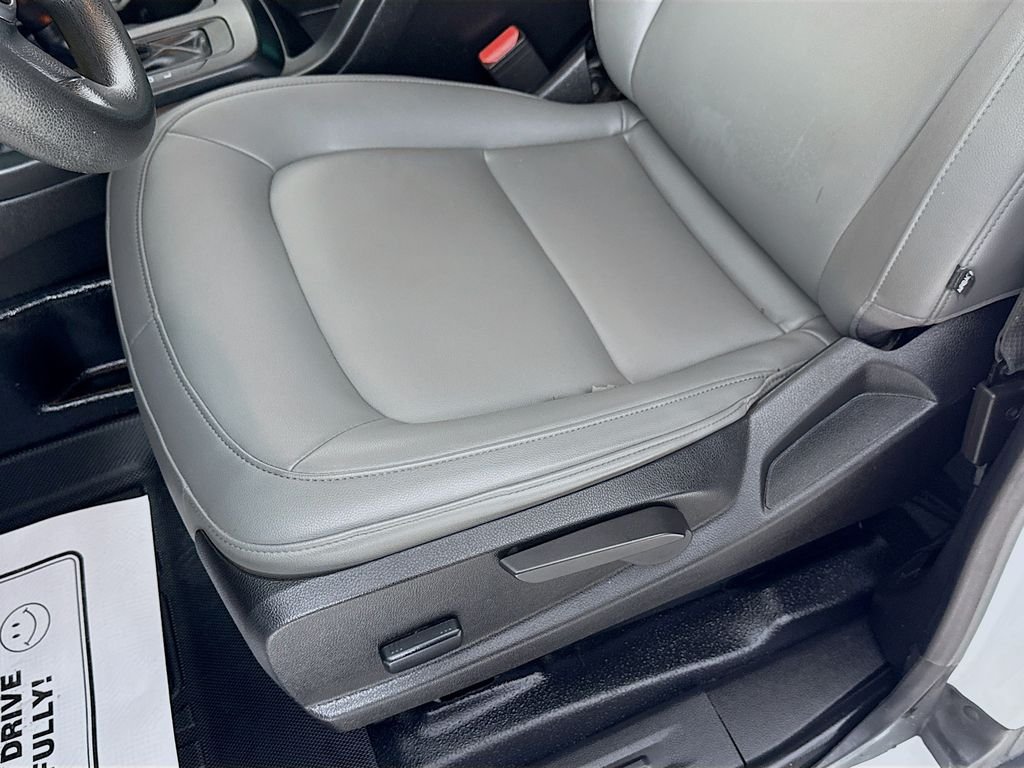 Used 2019 WHITE Chevrolet Work Truck image 20