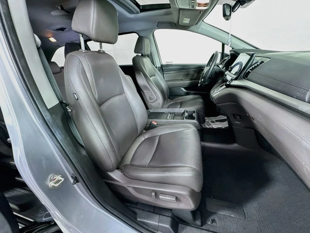 Used 2018 Silver Honda Touring image 37