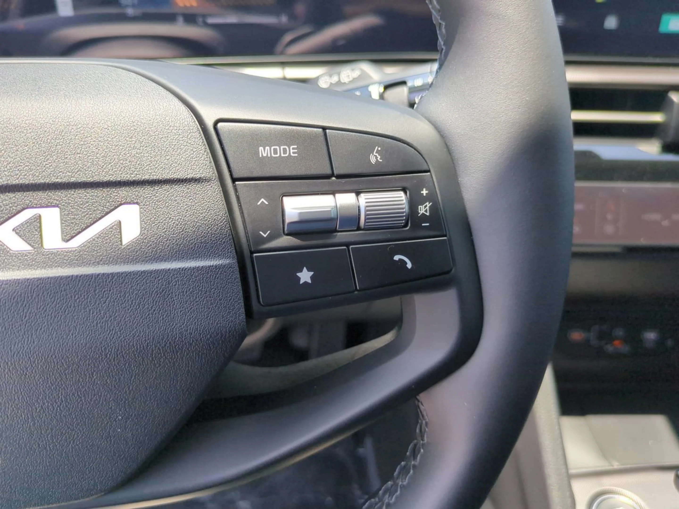 2026 Kia Sportage EX - Photo 40