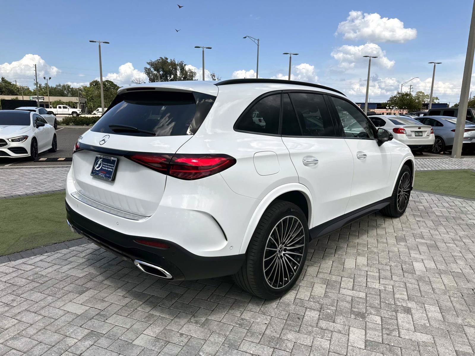 New 2026 Polar White Mercedes-Benz 300 SUV image 5