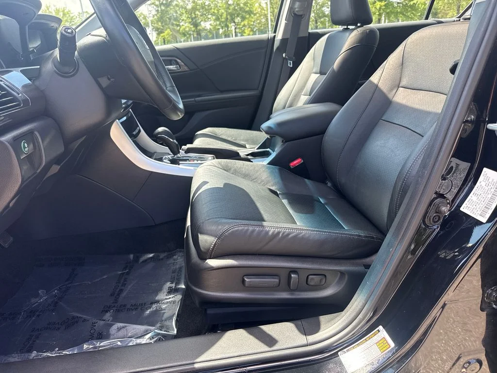 Used 2016 Crystal Black Pearl Honda EX-L image 12