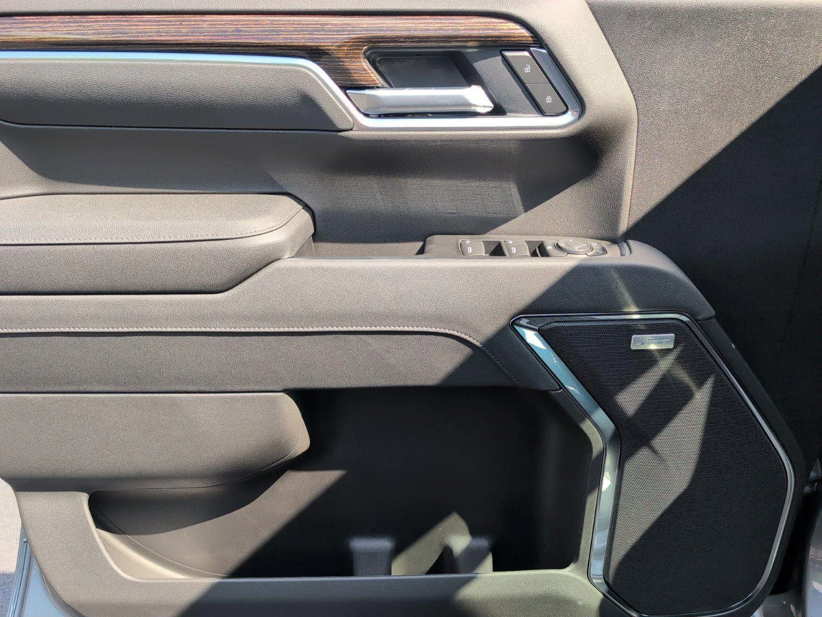 New 2026 Sterling Metallic GMC Elevation image 18