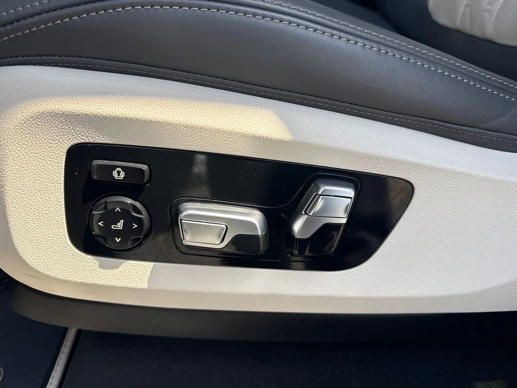 Used 2025 Blue BMW ALPINA XB7 image 25