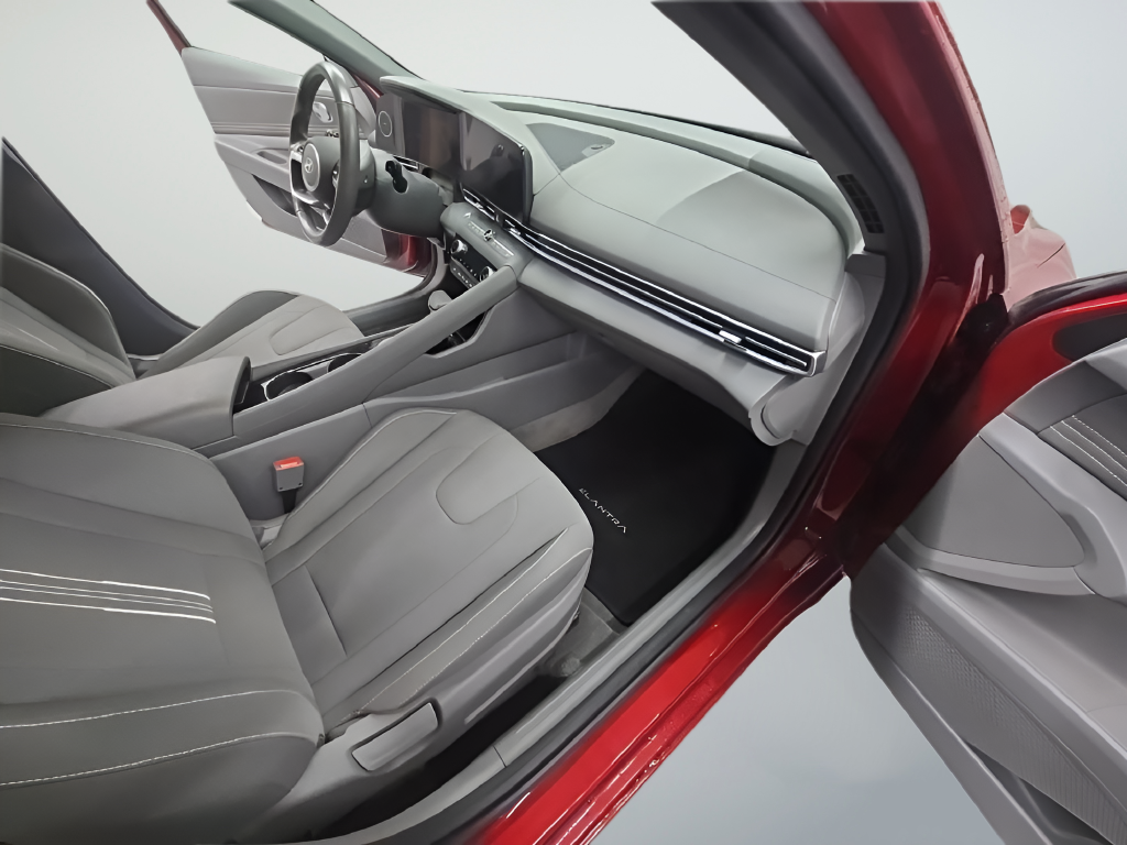 Used 2025 Red Hyundai SEL Convenience image 25