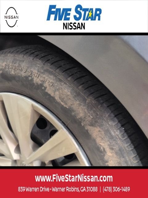 Used 2023 Gray Nissan S image 3