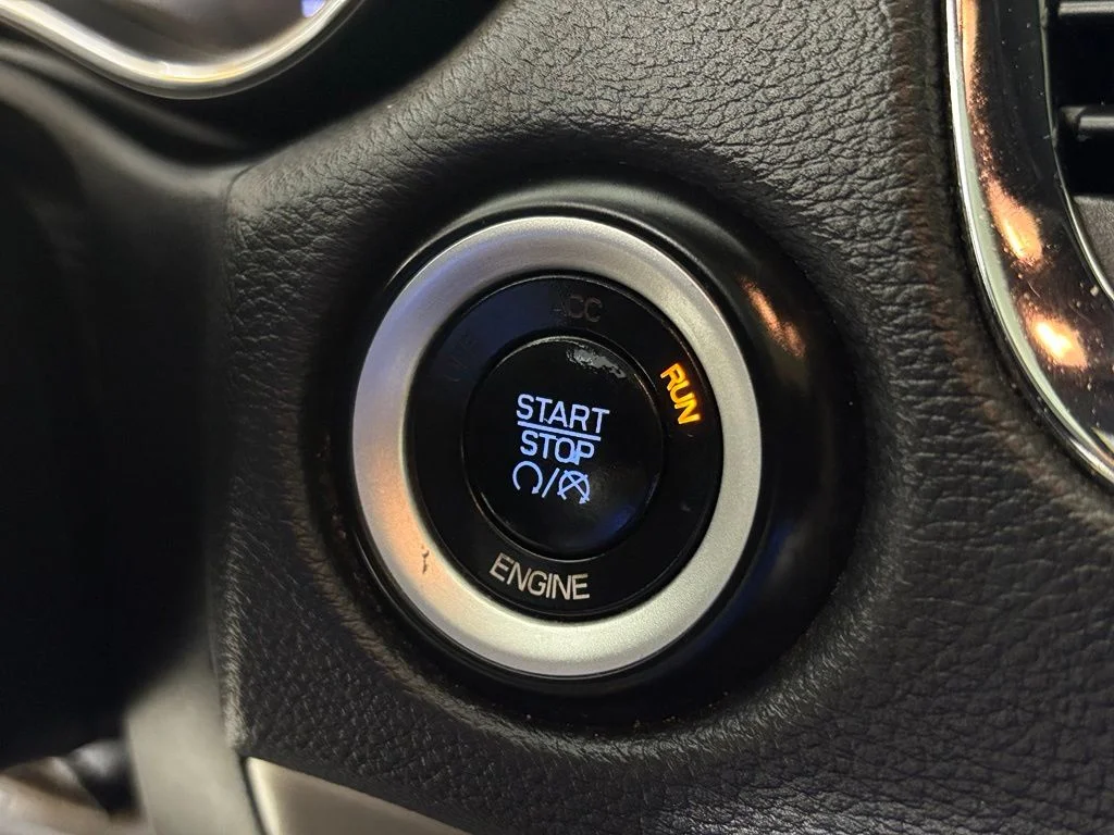 Used 2015 Black Dodge SXT image 24