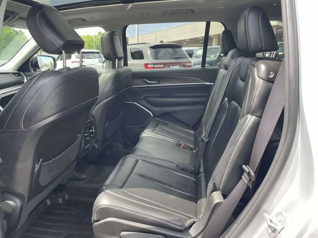 Used 2023 Silver Jeep Limited 4x4 image 24