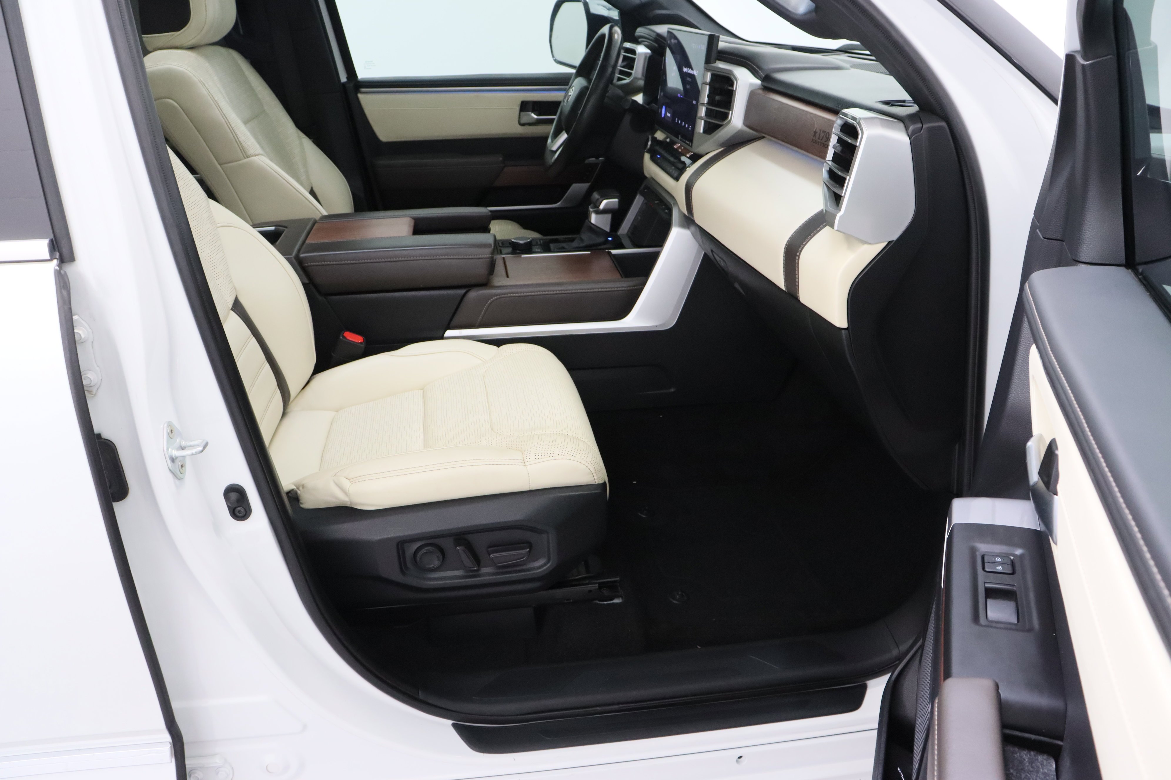 Used 2023 Wind Chill Pearl Toyota 1794 Edition Hybrid 3.4T image 44