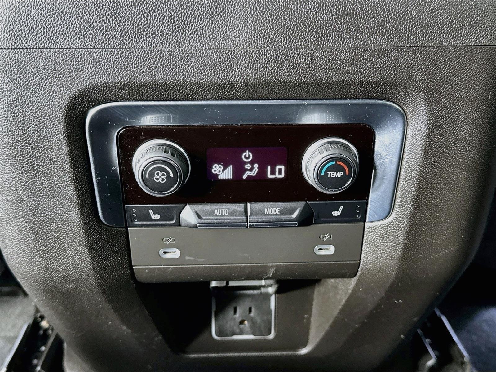 Used 2021 Iridescent Pearl Tricoat Chevrolet High Country image 27
