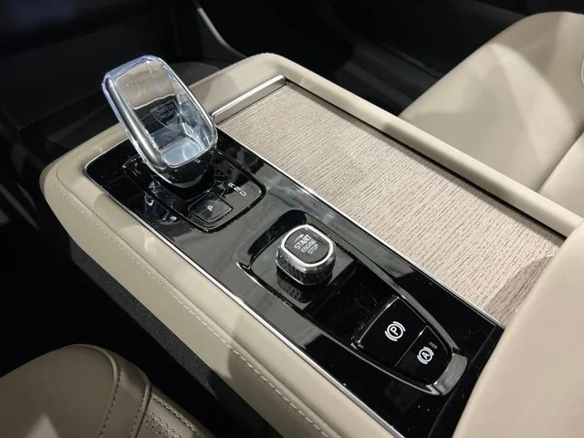New 2026 Crystal White Volvo Plus image 19