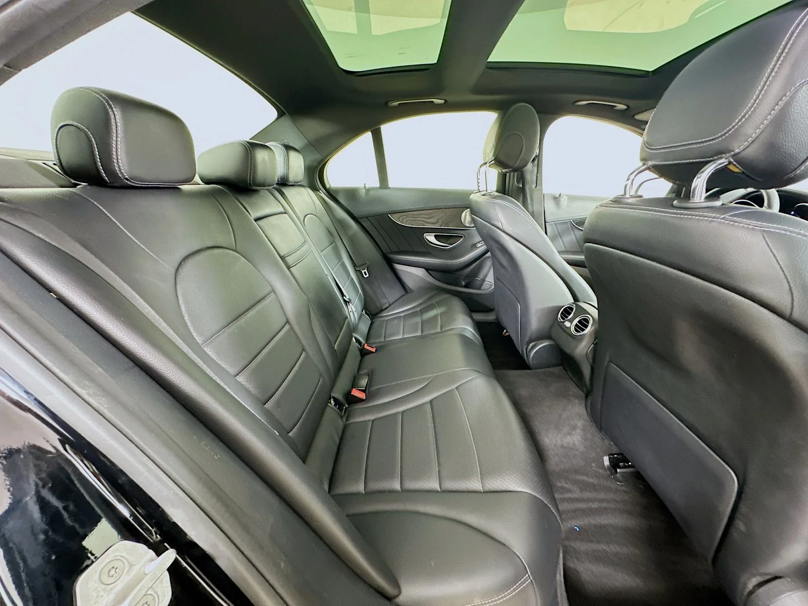 Used 2016  Mercedes-Benz  image 40