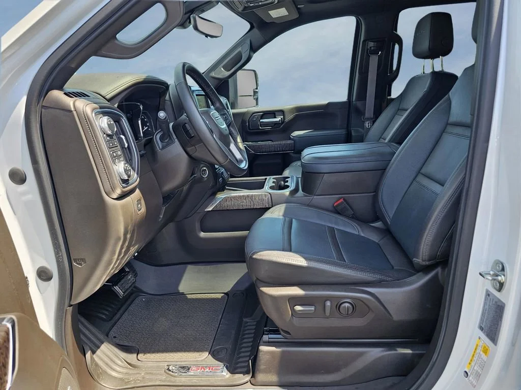 Used 2023 White Frost Tricoat GMC Denali image 18