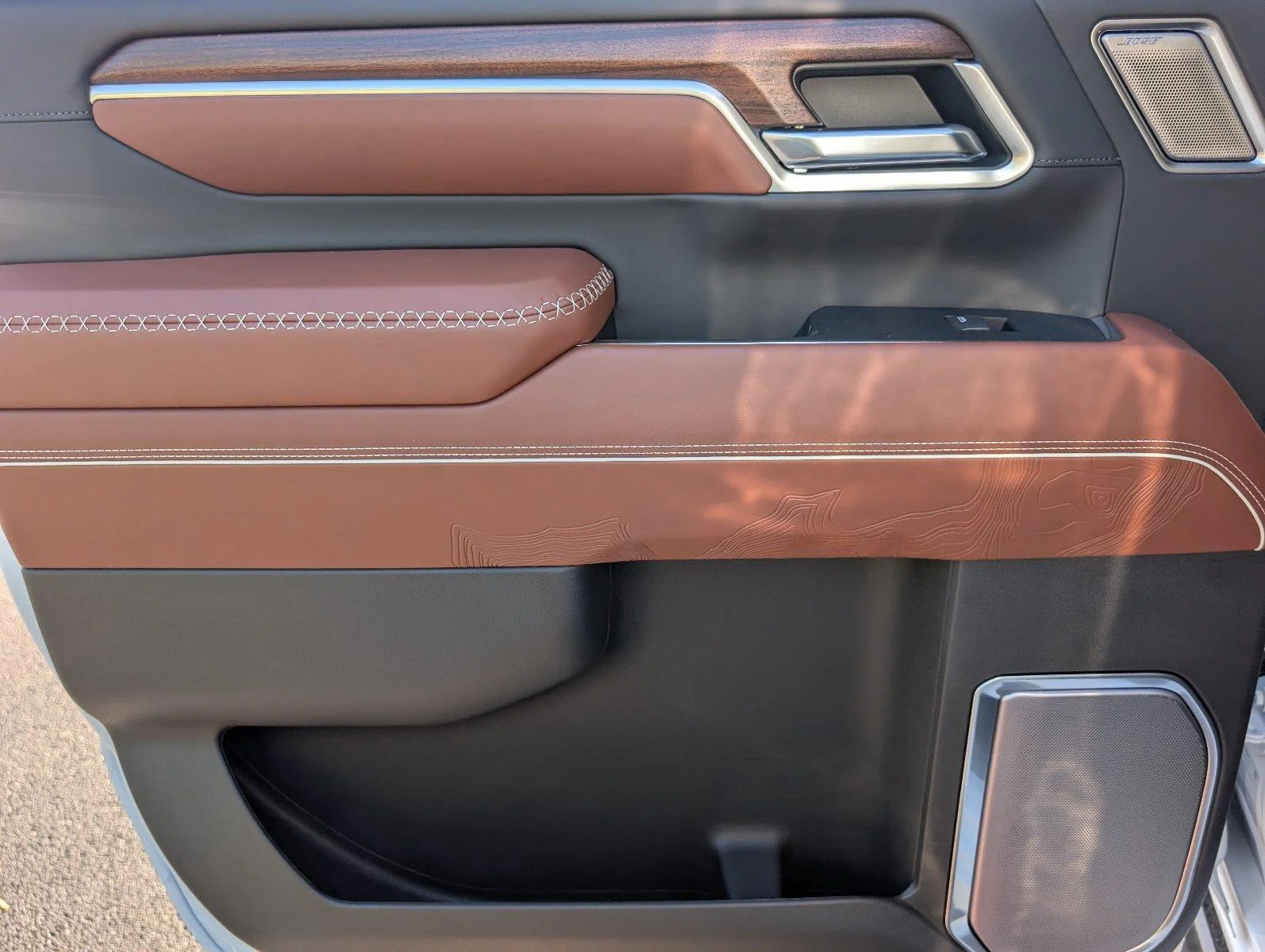 New 2026 Glacier White Tricoat GMC Denali Ultimate image 36