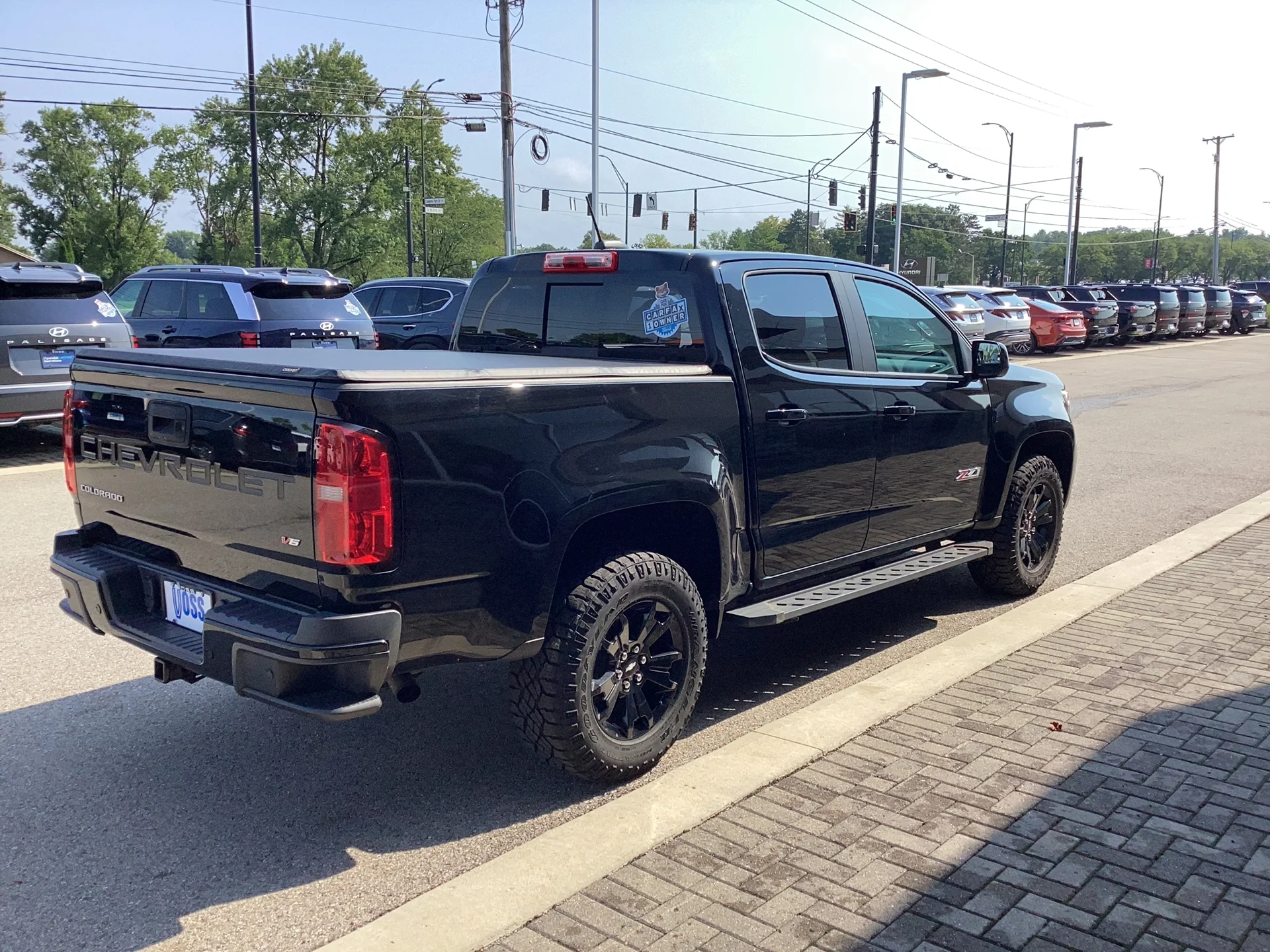 Used 2022 Black Chevrolet Z71 image 4
