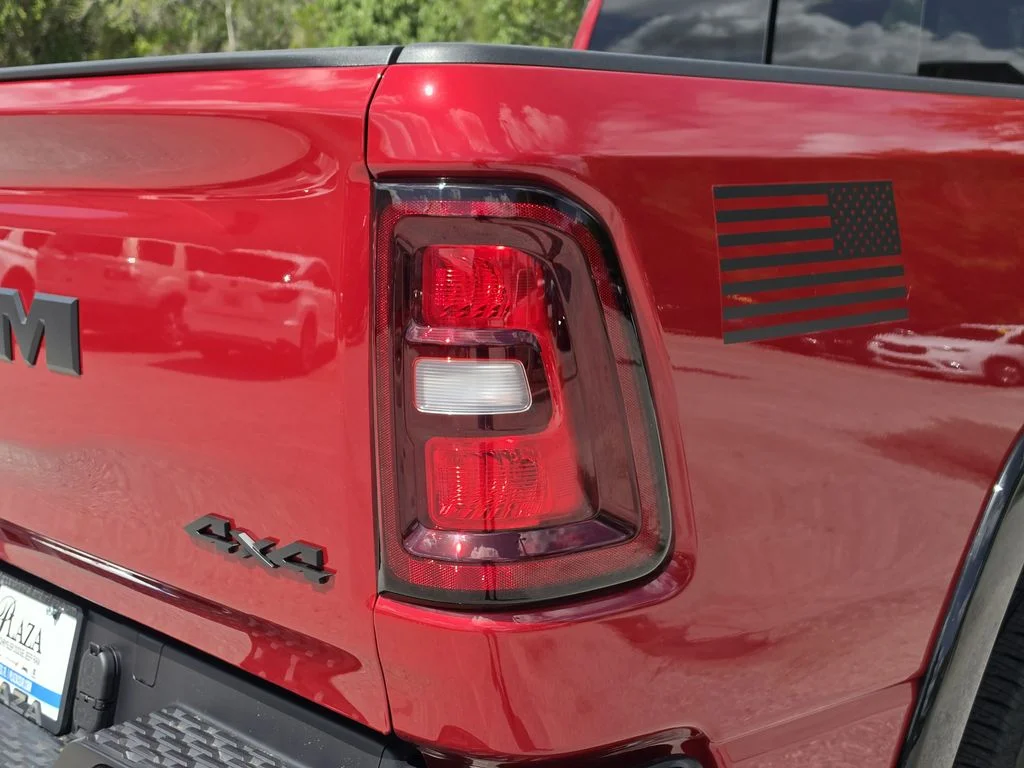 New 2026 Molten Red Pearl-Coat Exterior Paint RAM Big Horn/Lone Star image 8