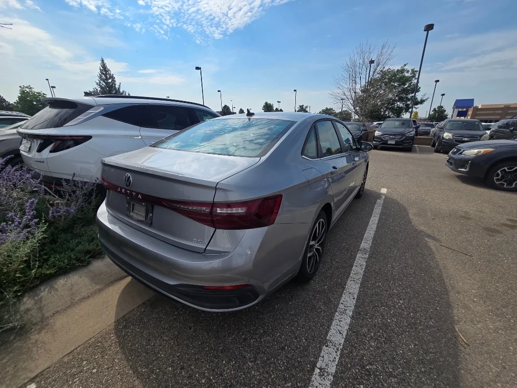 Used 2025 Gray Volkswagen SE image 5