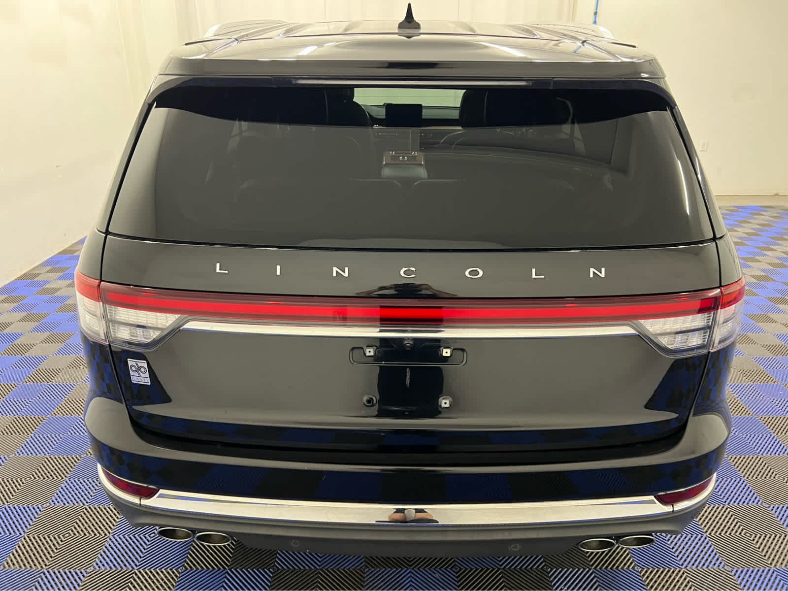 Used 2020 Infinite Black Metallic Lincoln Reserve image 6