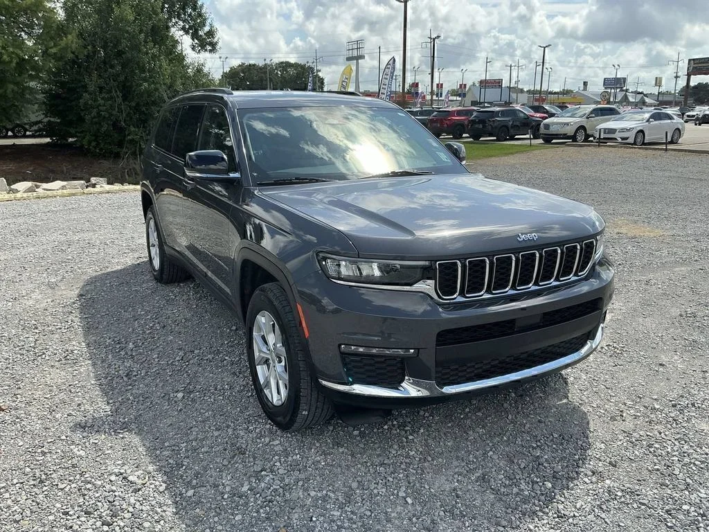 Used 2023 Metallic Jeep Limited image 10
