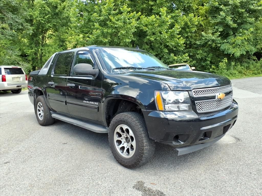 Used 2012 Black Chevrolet LS image 10