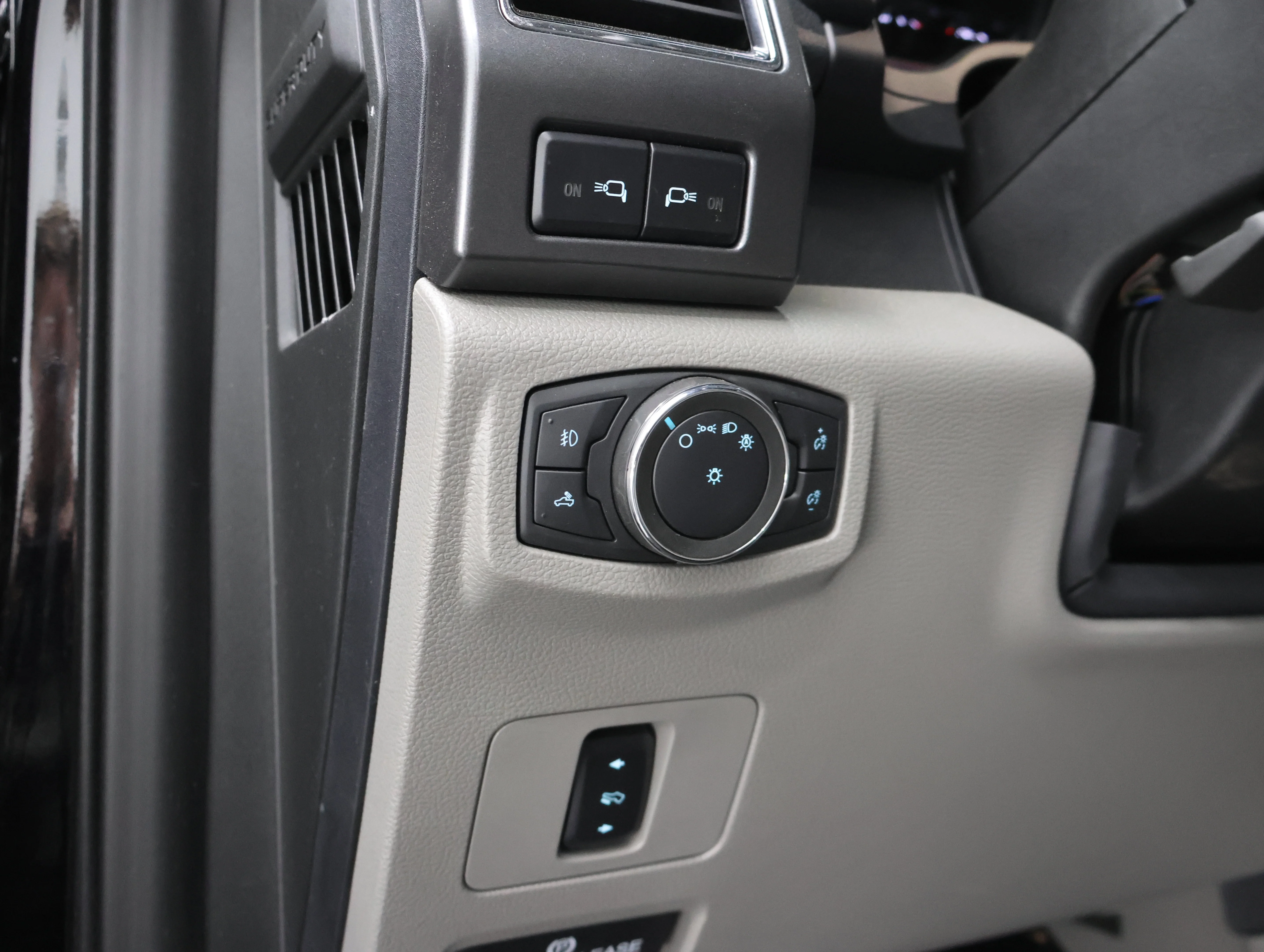 Used 2021 Agate Black Metallic Ford XLT image 47