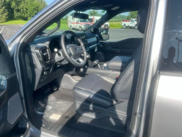 New 2026 Iconic Silver Metallic Ford Lariat image 8