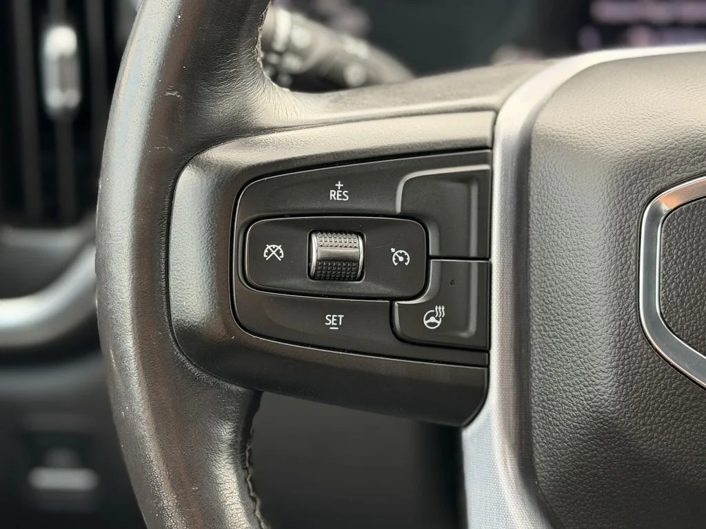 Used 2022 White GMC Elevation image 11