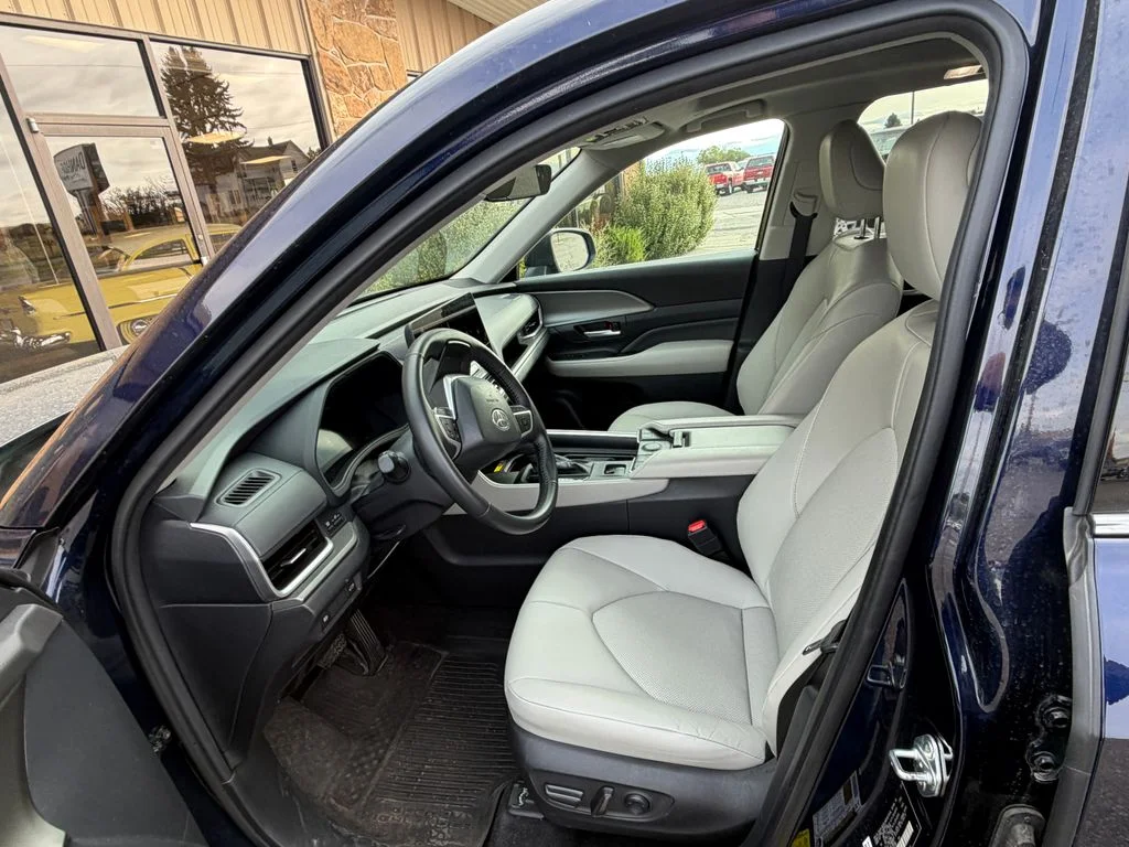 Used 2024 Blue Toyota XLE image 4