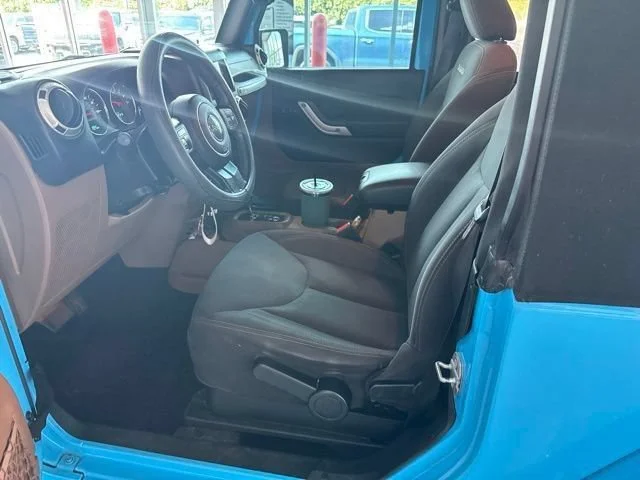 Used 2017 Chief Clearcoat Jeep Sahara image 6