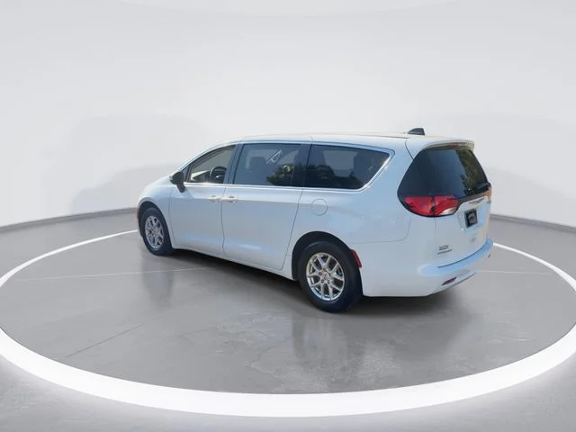 Used 2021 White Chrysler LX image 6